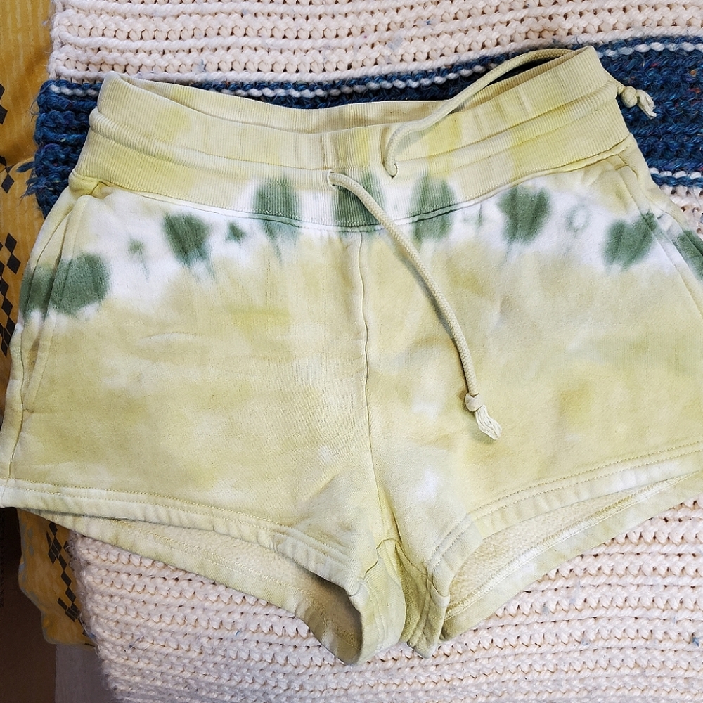 Aritzia / TNA Tie Dye Sweat Shorts Sz XS